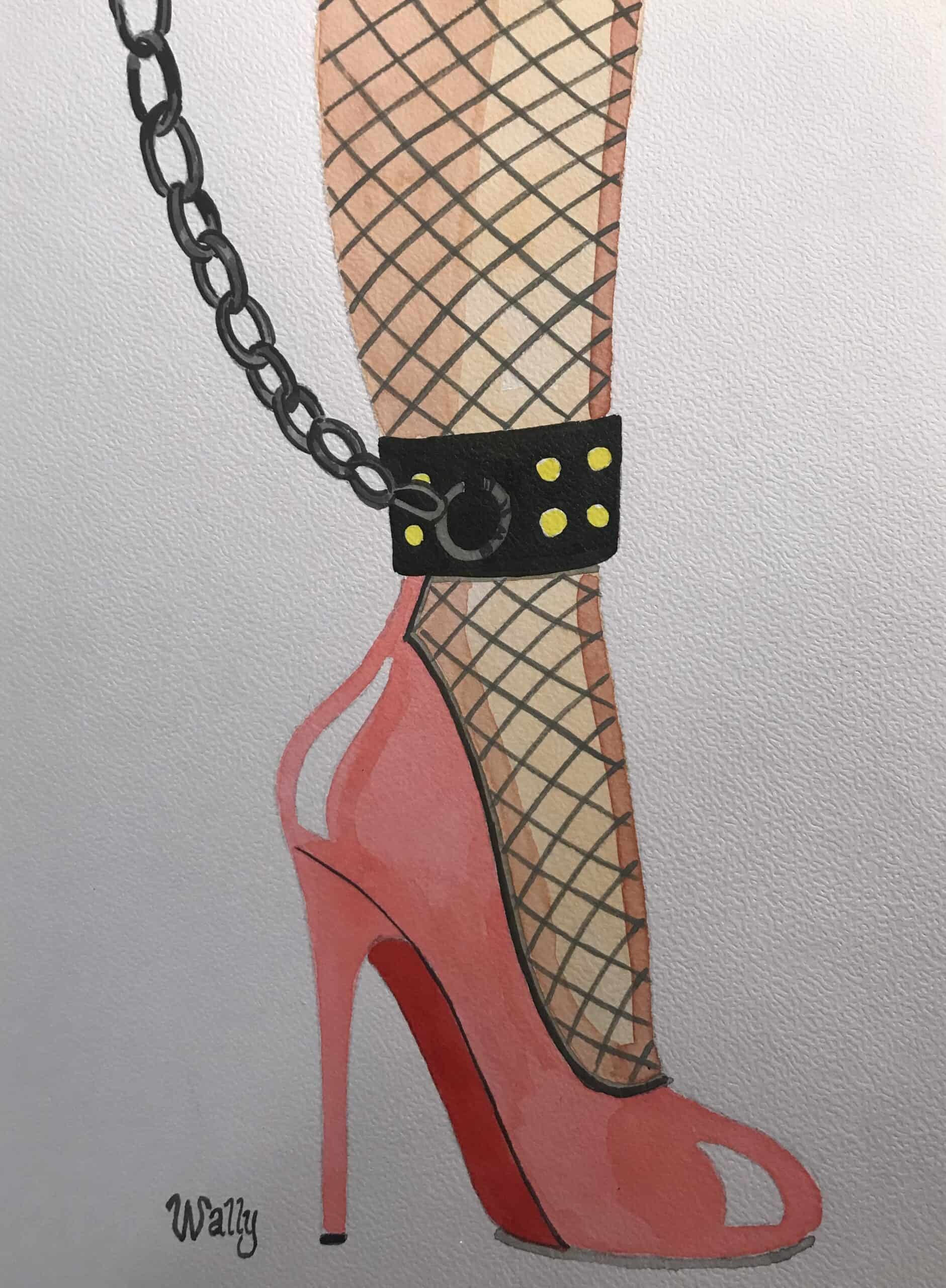 Chaussure à talon et chaîne en collier Chaussure à talon rose avec chaussette en filet et chaîne en collier.